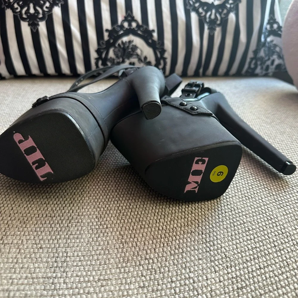 SIZE 6 - YRU Iridescent “Tip Me” High Heels - NEW - Picture 3 of 5